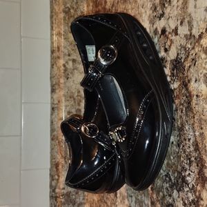 RYN Women's Walking Shoes